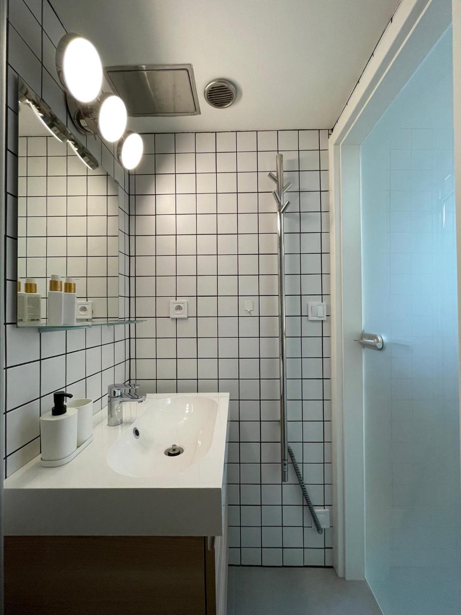 Urban Retreat I Modern Boho In Lovely Letna District - 10 Minutes From Old Town Appartement *
